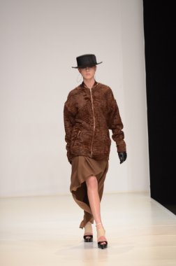 Moskova - 23 Mart: viva vox sonbahar kış 2012 sunu sırasında mbfw üzerinde 23 Mart 2012, Moskova, Rusya Federasyonu için pist model yürür