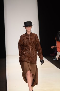 Moskova - 23 Mart: viva vox sonbahar kış 2012 sunu sırasında mbfw üzerinde 23 Mart 2012, Moskova, Rusya Federasyonu için pist model yürür