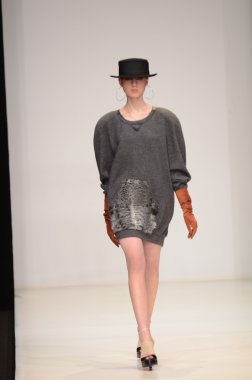 Moskova - 23 Mart: viva vox sonbahar kış 2012 sunu sırasında mbfw üzerinde 23 Mart 2012, Moskova, Rusya Federasyonu için pist model yürür