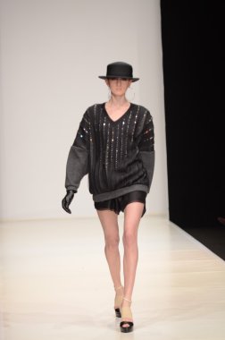 Moskova - 23 Mart: viva vox sonbahar kış 2012 sunu sırasında mbfw üzerinde 23 Mart 2012, Moskova, Rusya Federasyonu için pist model yürür