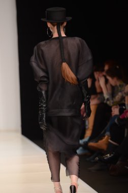 Moskova - 23 Mart: viva vox sonbahar kış 2012 sunu sırasında mbfw üzerinde 23 Mart 2012, Moskova, Rusya Federasyonu için pist model yürür