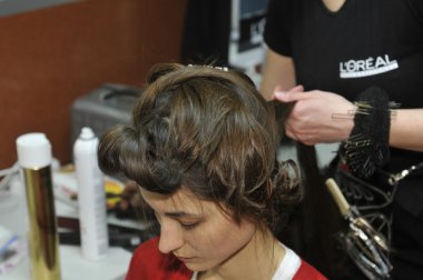 Moskova - 24 Mart: bir model sahne arkasında, nikolai krasnikov sonbahar kış 2012 sunu sırasında mbfw 24 Mart 2012, Moskova, Rusya Federasyonu için hazır hale getirilir
