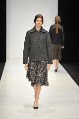 Moskova - 24 Mart: manken biryukov sonbahar kış 2012 sunu sırasında mbfw 24 Mart 2012, Moskova, Rusya Federasyonu için pist yürür