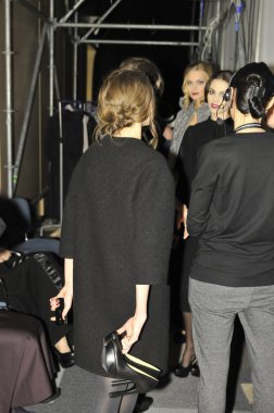 Moskova - 25 Mart: manken kuliste ania arbelina sonbahar kış 2012 sunu sırasında mbfw 25 Mart 2012, Moskova, Rusya için de hazır hale getirilir