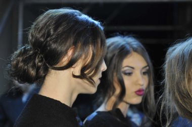Moskova - 25 Mart: manken kuliste ania arbelina sonbahar kış 2012 sunu sırasında mbfw 25 Mart 2012, Moskova, Rusya için de hazır hale getirilir