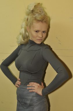 Moskova - 25 Mart: bir model sahne arkasında, dima neu sonbahar kış 2012 sunu sırasında mbfw 25 Mart 2012, Moskova, Rusya Federasyonu için hazır hale getirilir