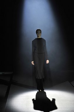 Moskova - 25 Mart: bir model için sonbahar kış 2012 sunu sırasında 25 Mart 2012, Moskova, Rusya mbfw tegin pist yürür