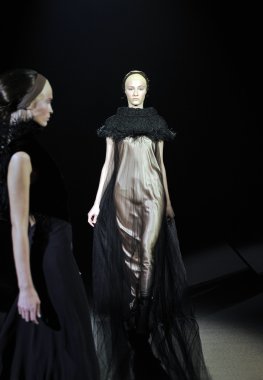 Moskova - 25 Mart: bir model için sonbahar kış 2012 sunu sırasında 25 Mart 2012, Moskova, Rusya mbfw tegin pist yürür