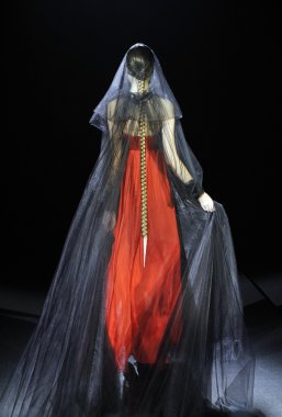 Moskova - 25 Mart: bir model için sonbahar kış 2012 sunu sırasında 25 Mart 2012, Moskova, Rusya mbfw tegin pist yürür