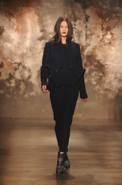 New york - 11 Şubat: sally la pointe için bir model yürür pist sonbahar kış 2012 tanıtım Merkezi 548 11 Şubat 2012 NYC new york moda haftası sırasında