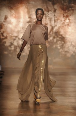 New york - 11 Şubat: sally la pointe için bir model yürür pist sonbahar kış 2012 tanıtım Merkezi 548 11 Şubat 2012 NYC new york moda haftası sırasında