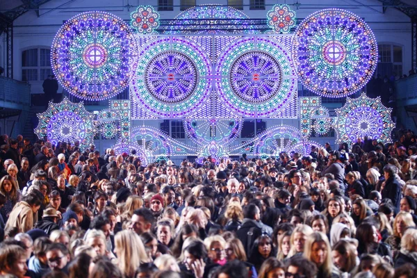 PARIS - MARÇO 12: Convidados no desfile Antonio Marras para o inverno da Queda Kenzo 2011-2012 durante a Semana de Moda de Paris em 12 de março de 2011 em Paris — Fotografia de Stock