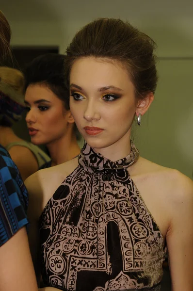 MOSCOW - MARCH 23: A model gets ready backstage at the RUSIKO for Fall Winter 2012 presentation during MBFW on March 23, 2012 in Moscow, Russia — Stock Photo, Image