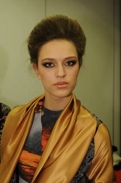 MOSCOW - MARCH 23: A model gets ready backstage at the RUSIKO for Fall Winter 2012 presentation during MBFW on March 23, 2012 in Moscow, Russia — Stock Photo, Image