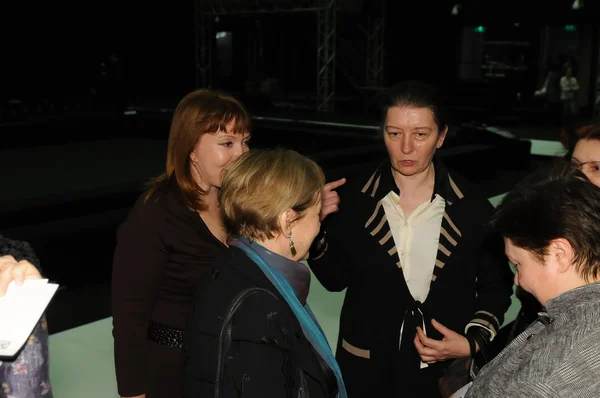 Moskova - 23 Mart: tasarımcı tatiana parfionova sonra onu sonbahar kış 2012 moda tanıtımı sırasında 23 Mart 2012, Moskova, Rusya mbfw intervews veren — Stok fotoğraf