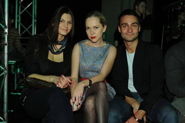 MOSCOW - MARCH 23: Guests sitting at front row at the Viva Vox for Fall Winter 2012 presentation during MBFW on March 23, 2012 in Moscow, Russia — Stock Photo, Image