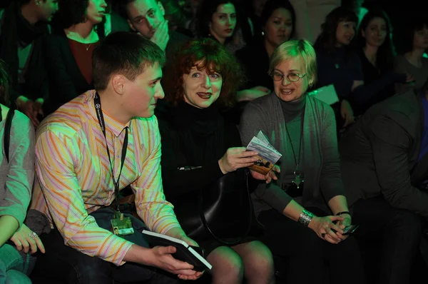 MOSCOW - MARCH 23: Guests sitting at front row at the Viva Vox for Fall Winter 2012 presentation during MBFW on March 23, 2012 in Moscow, Russia — Stock Photo, Image