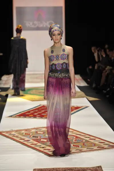 MOSCOW - MARCH 23: A model walks runway at the RUSIKO for Fall Winter 2012 presentation during MBFW on March 23, 2012 in Moscow, Russia — Stock Photo, Image