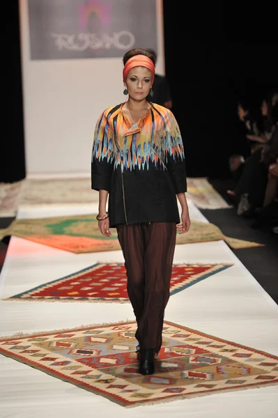 MOSCOW - MARCH 23: A model walks runway at the RUSIKO for Fall Winter 2012 presentation during MBFW on March 23, 2012 in Moscow, Russia — Stock Photo, Image