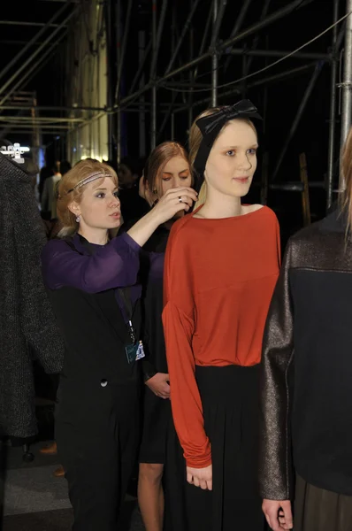 MOSCOW - MARCH 24: A model gets ready backstage at the Biryukov for Fall Winter 2012 presentation during MBFW on March 24, 2012 in Moscow, Russia — Stock Photo, Image