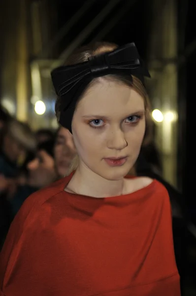 MOSCOW - MARCH 24: A model gets ready backstage at the Biryukov for Fall Winter 2012 presentation during MBFW on March 24, 2012 in Moscow, Russia — Stock Photo, Image