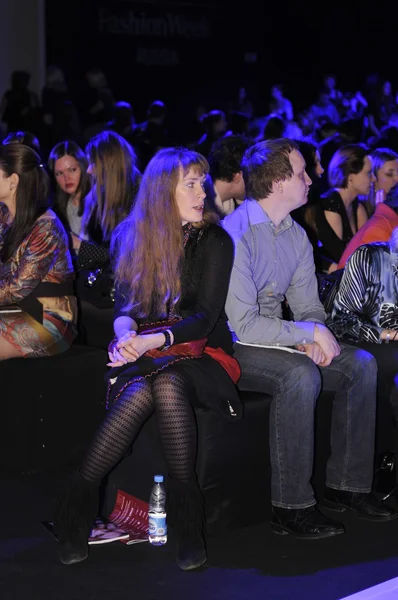 Moskau - 24. März: Gäste auf der biryukov zur Präsentation des Herbstwinters 2012 während der mbfw am 24. März 2012 in Moskau, Russland — Stockfoto