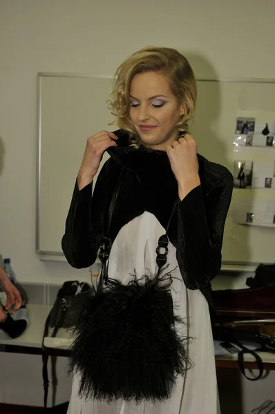 MOSCOW - MARCH 24: A model gets ready backstage at the Yana Gattaulina for Fall Winter 2012 presentation during MBFW on March 24, 2012 in Moscow, Russia — Stock Photo, Image