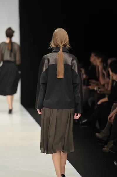 MOSCOW - MARCH 24: A Model walks runway at the Biryukov for Fall Winter 2012 presentation during MBFW on March 24, 2012 in Moscow, Russia — Stock Photo, Image