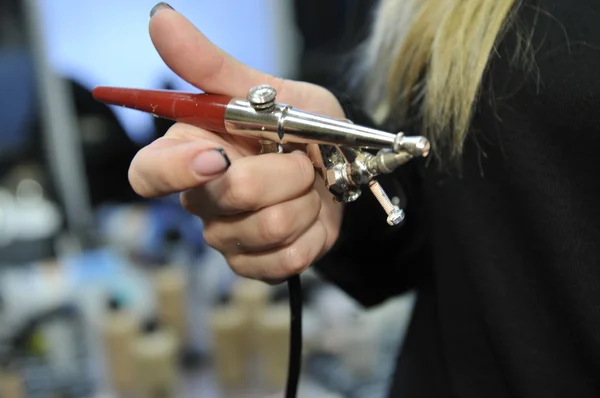 MOSCOW - MARCH 25: A Model gets ready backstage at the Tegin for Fall Winter 2012 presentation during MBFW on March 25, 2012 in Moscow, Russia — Stock Photo, Image