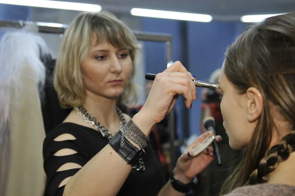 MOSCOW - MARCH 25: A Model gets ready backstage at the Tegin for Fall Winter 2012 presentation during MBFW on March 25, 2012 in Moscow, Russia — Stock Photo, Image