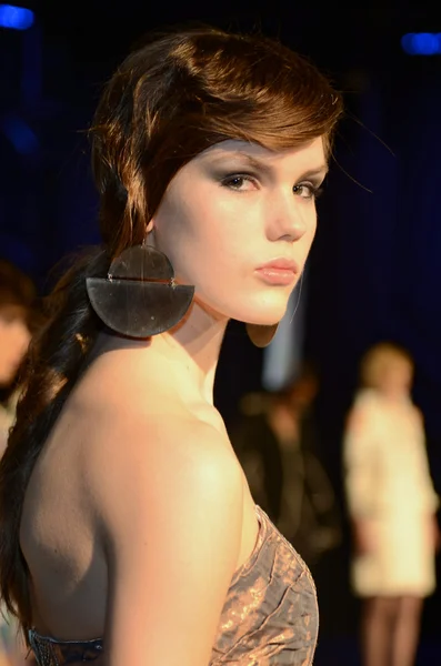 NEW YORK - FEBRUARY 10: Model poses at Katya Leonovich Fall Winter 2012 presentation at Box in Lincoln Center during New York Fashion Week on February 15, 2012 in New York — Stock Photo, Image