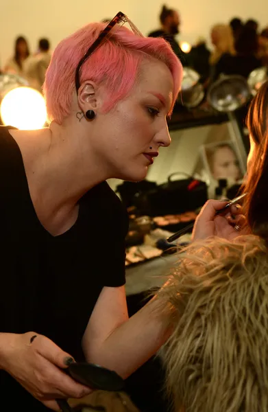 NEW YORK - FEBRUARY 11: A model getting ready backstage before Sally La Pointe Fall Winter 2012 presentation in Center 548 during New York Fashion Week on February 11, 2012 in NY — Stock Photo, Image