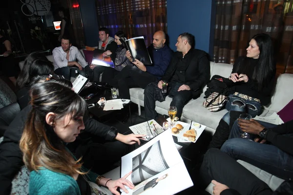 New york - februar 13: ambiente vorher bei der sergio davila herbst winter 2012 kollektionspräsentation in lounge 48 während der new york fashion week am februar 13, 2012 in ny — Stockfoto