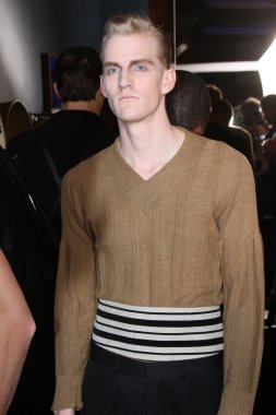 New york - 13 Şubat: model alır kuliste sergio davila hazır sonbahar kış 2012 koleksiyonu sunu Lounge 48 13 Şubat 2012 NY new york moda haftası sırasında