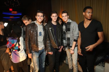 New york - 13 Şubat: model alır kuliste sergio davila hazır sonbahar kış 2012 koleksiyonu sunu Lounge 48 13 Şubat 2012 NY new york moda haftası sırasında