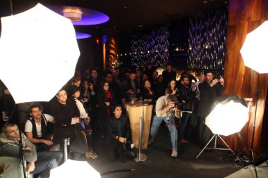 New york - 13 Şubat: model teşkil fotoğrafçılar, sergio davila ' 2012 kış koleksiyonu tanıtım düşmek için 13 Şubat 2012 NY new york moda haftasında 48 lounge