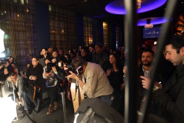 New york - 13 Şubat: model teşkil fotoğrafçılar, sergio davila ' 2012 kış koleksiyonu tanıtım düşmek için 13 Şubat 2012 NY new york moda haftasında 48 lounge