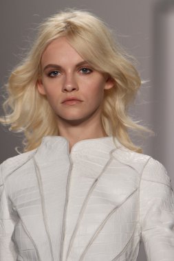 New york - 15 Şubat: j. için pist model yürür mendel düşmek 15 Şubat 2012 NYC new york moda haftasında lincoln Center'da kış 2012 tanıtım