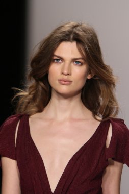 New york - 15 Şubat: j. için pist model yürür mendel düşmek 15 Şubat 2012 NYC new york moda haftasında lincoln Center'da kış 2012 tanıtım