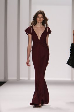 New york - 15 Şubat: j. için pist model yürür mendel düşmek 15 Şubat 2012 NYC new york moda haftasında lincoln Center'da kış 2012 tanıtım