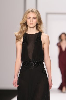 New york - 15 Şubat: j. için pist model yürür mendel düşmek 15 Şubat 2012 NYC new york moda haftasında lincoln Center'da kış 2012 tanıtım