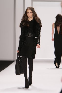 New york - 15 Şubat: j. için pist model yürür mendel düşmek 15 Şubat 2012 NYC new york moda haftasında lincoln Center'da kış 2012 tanıtım