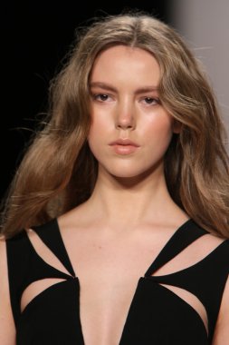 New york - 15 Şubat: j. için pist model yürür mendel düşmek 15 Şubat 2012 NYC new york moda haftasında lincoln Center'da kış 2012 tanıtım