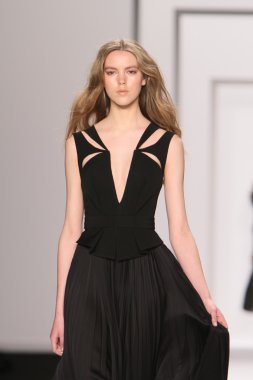 New york - 15 Şubat: j. için pist model yürür mendel düşmek 15 Şubat 2012 NYC new york moda haftasında lincoln Center'da kış 2012 tanıtım