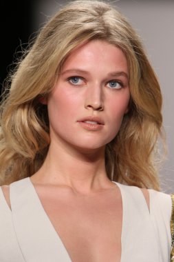 New york - 15 Şubat: j. için pist model yürür mendel düşmek 15 Şubat 2012 NYC new york moda haftasında lincoln Center'da kış 2012 tanıtım