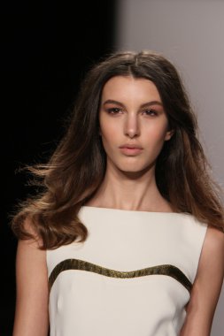 New york - 15 Şubat: j. için pist model yürür mendel düşmek 15 Şubat 2012 NYC new york moda haftasında lincoln Center'da kış 2012 tanıtım