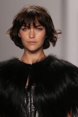 New york - 15 Şubat: j. için pist model yürür mendel düşmek 15 Şubat 2012 NYC new york moda haftasında lincoln Center'da kış 2012 tanıtım