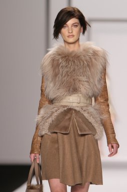 New york - 15 Şubat: j. için pist model yürür mendel düşmek 15 Şubat 2012 NYC new york moda haftasında lincoln Center'da kış 2012 tanıtım