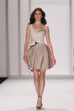 New york - 15 Şubat: j. için pist model yürür mendel düşmek 15 Şubat 2012 NYC new york moda haftasında lincoln Center'da kış 2012 tanıtım