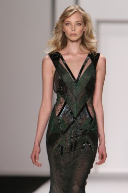 New york - 15 Şubat: j. için pist model yürür mendel düşmek 15 Şubat 2012 NYC new york moda haftasında lincoln Center'da kış 2012 tanıtım